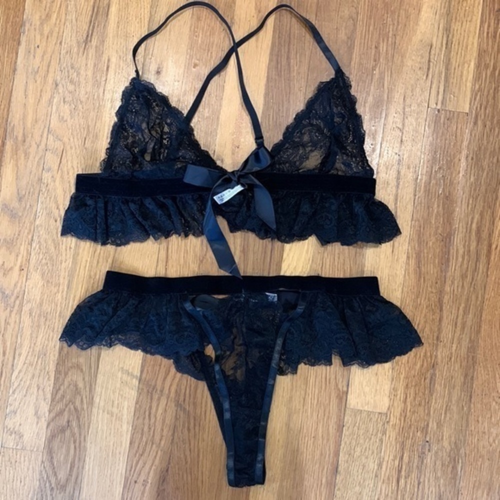 NWOT Oh La La Cheri black velvet ruffle and lace bra set